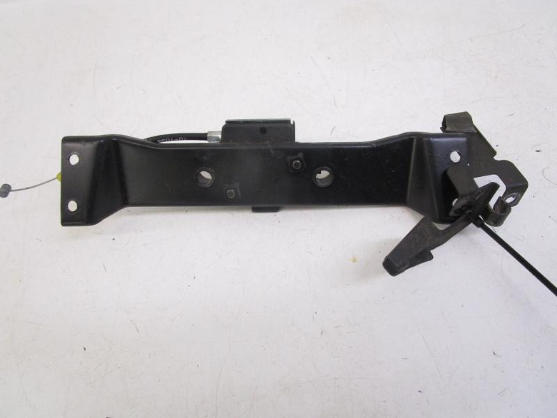01 Kawasaki Ninja ZX11 D ZX 1100 Seat Latch Striker 27016-1098